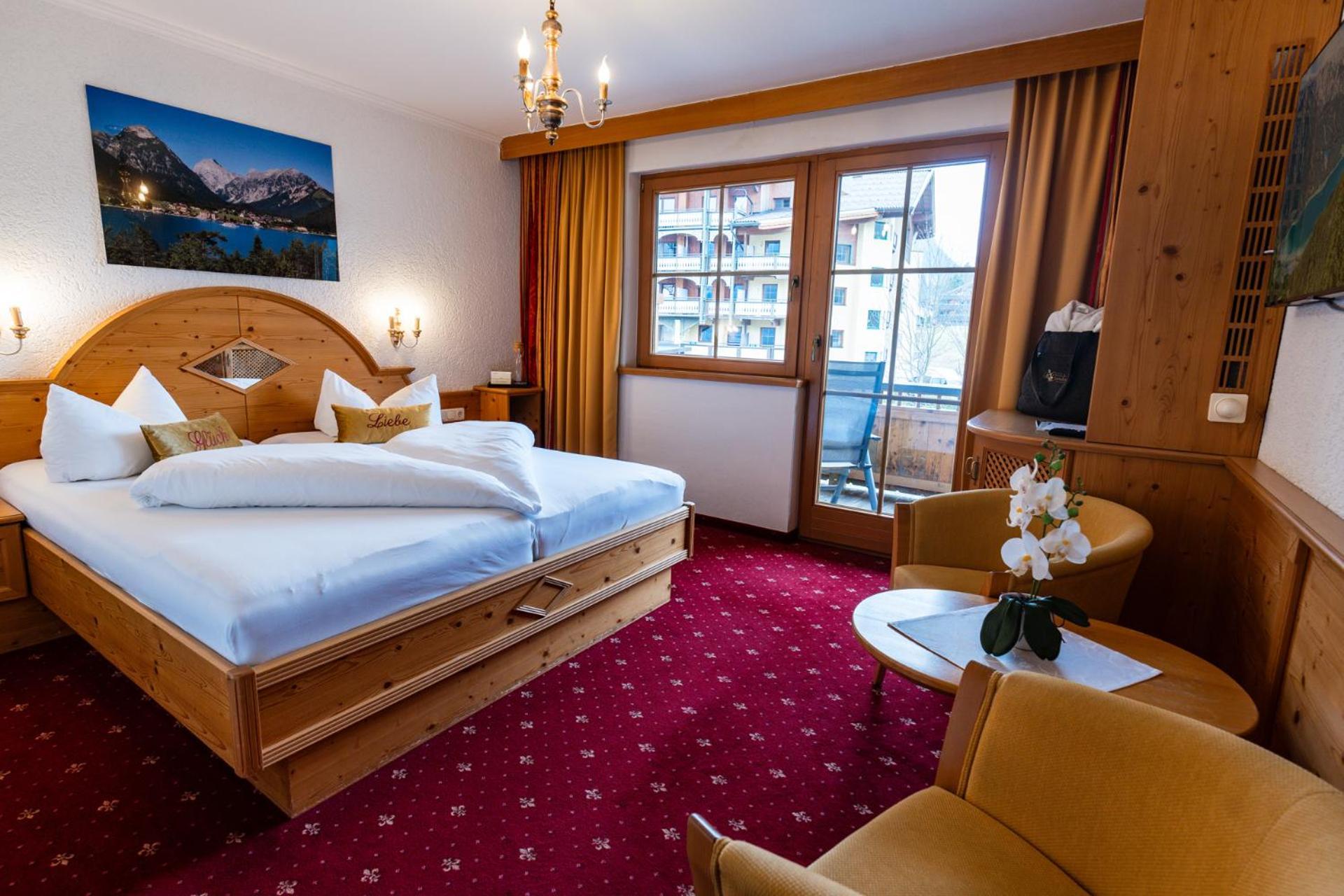 Small Double Room,1746889542:JPEG